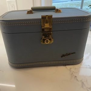 Lady Baltimore train case.